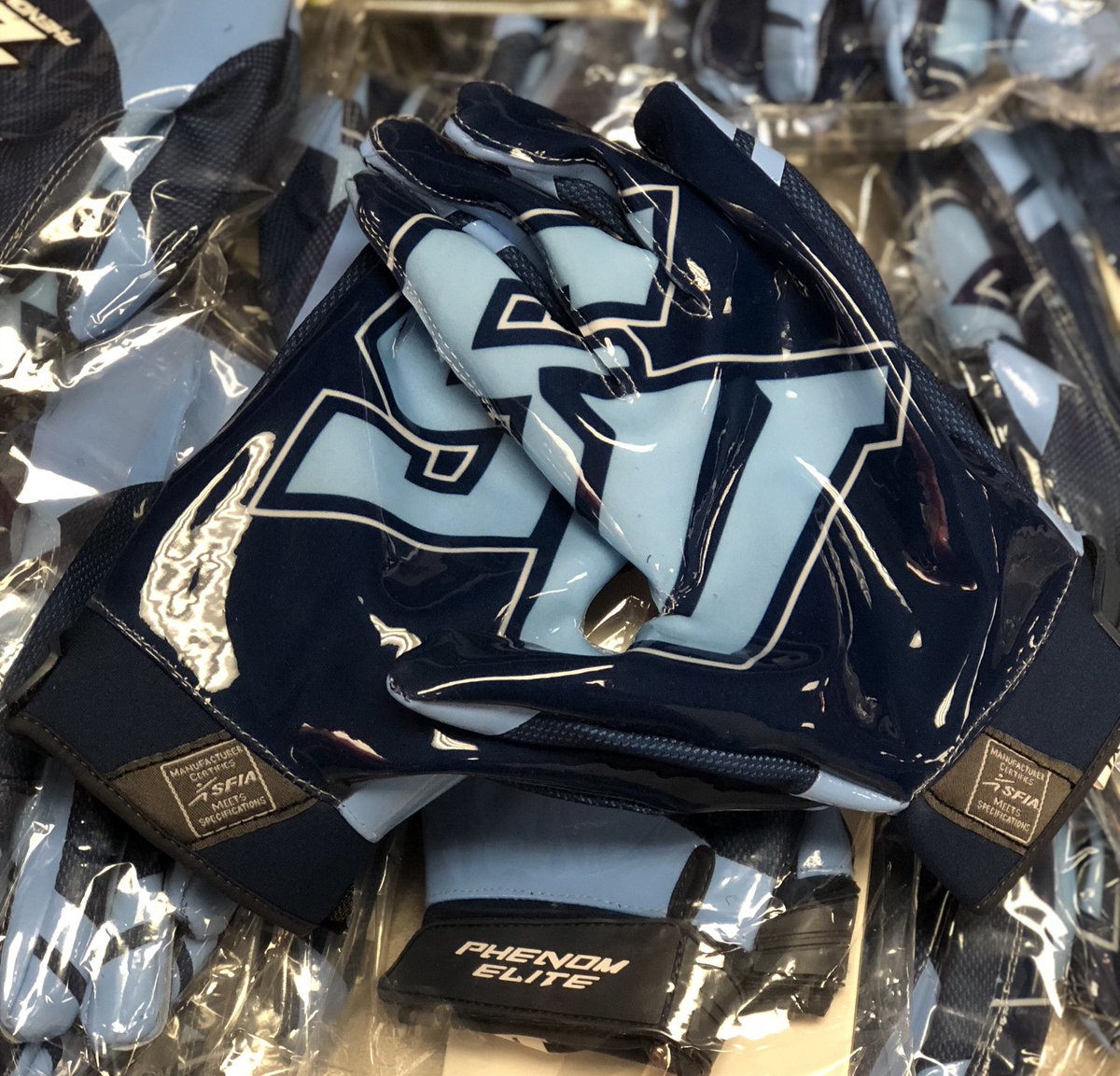 Custom VPS3 gloves for Spring Valley HS in West Virginia by way of Glenn’s Sporting Goods. #phenomgloves