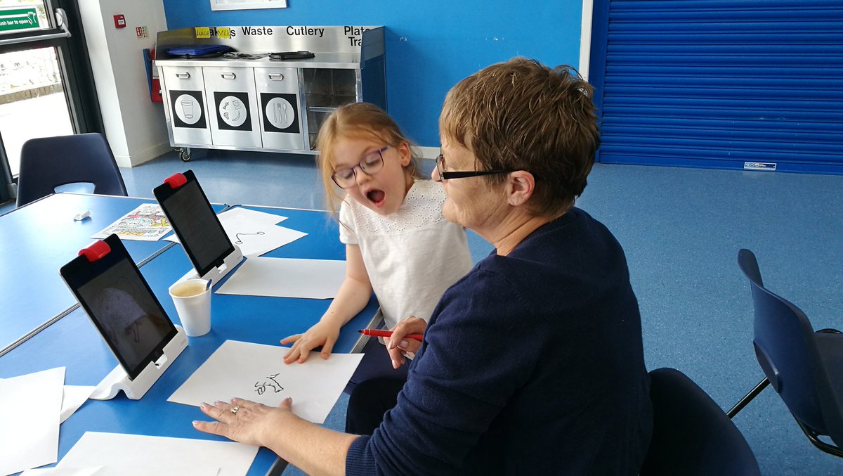 StirlingLibs's tweet image. Everyone knows you can&apos;t teach your granny anything about eggs...but you can definitely teach her all about #Osmo!! Sharing new digital skills at #SummerFunClub today. #HolidayProvision  #Intergenerational #LoveDigital