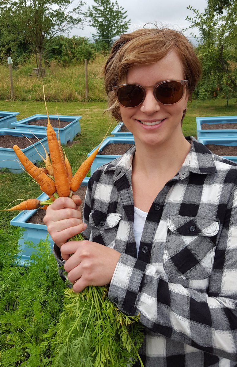 dki604's tweet photo. Harvest time! #bcaitcsummerinstitute2018 #carrotbouquet https://t.co/FpqoiBeAnc
