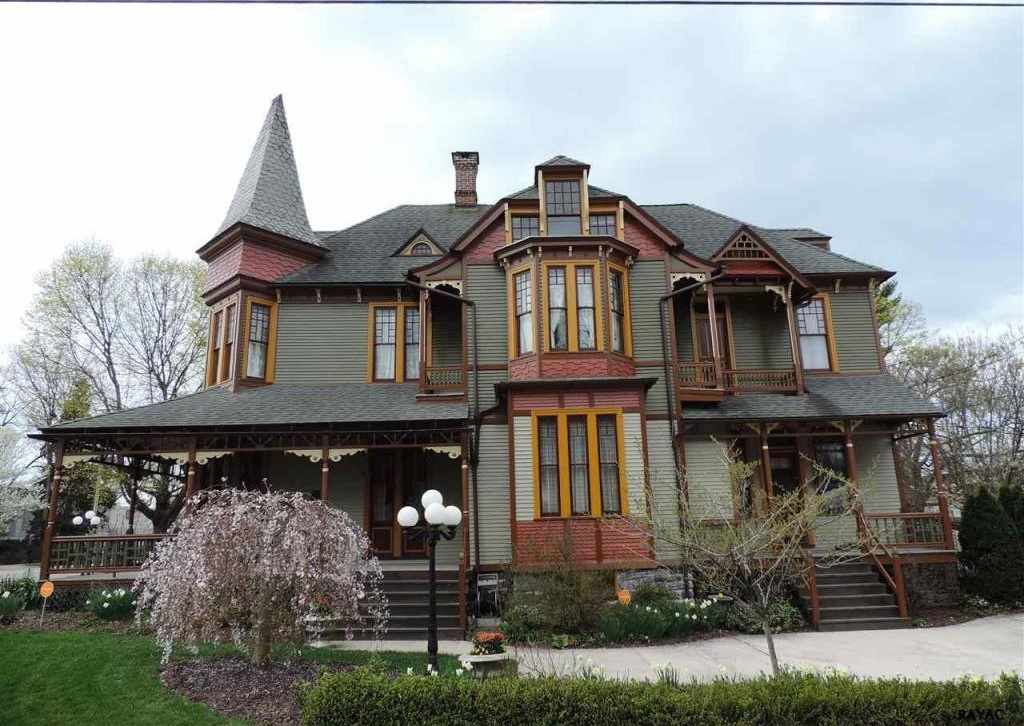 VictorianHouseL's tweet photo. Before and After.....
#Victorianhome #VictorianInn #YorkPA #BedandBreakfast https://t.co/NT9w2yIgus
