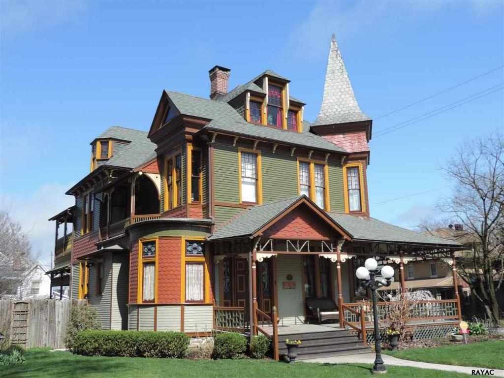 VictorianHouseL's tweet photo. Before and After.....
#Victorianhome #VictorianInn #YorkPA #BedandBreakfast https://t.co/NT9w2yIgus