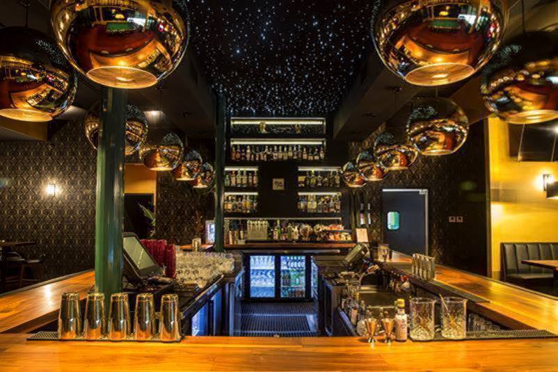 mrjesussalazar's tweet photo. Miamicom: Meet downtown Miami’s new retro-fab upscale dive bar. It even has a library https://t.co/S7dJzXTmLL MiamiHerald sweetlibertymia MamaTriedMiami lesleyabravanel https://t.co/PAihgh3k1c
