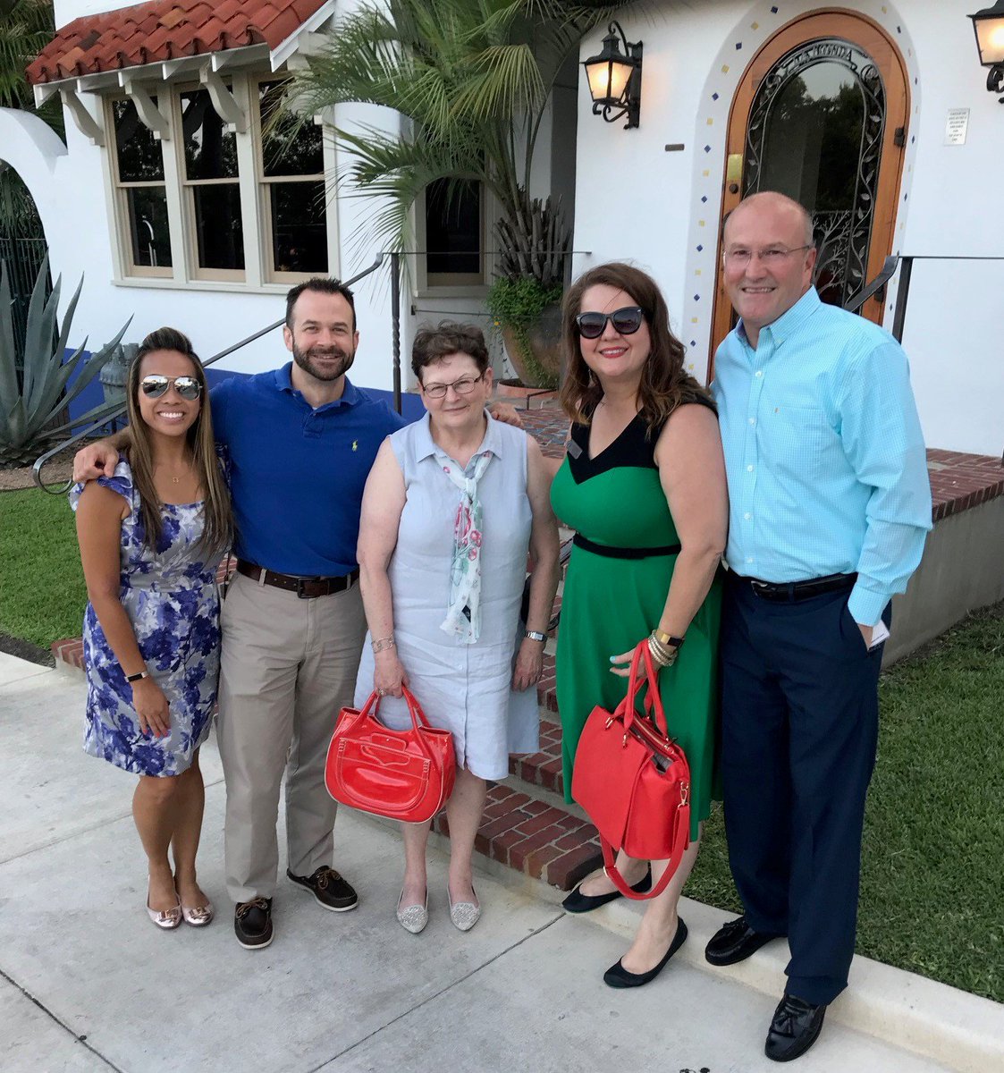 MeetinSA's tweet photo. Our Sales and Services team said “Bienvenidos” to @ACTFL meeting planners last week as they welcomed them to San Antonio for a site visit at our beautiful convention center. We’re so excited that the ACTFL Annual Convention is returning to the Alamo city in 2020! https://t.co/UGNJpIzuGe
