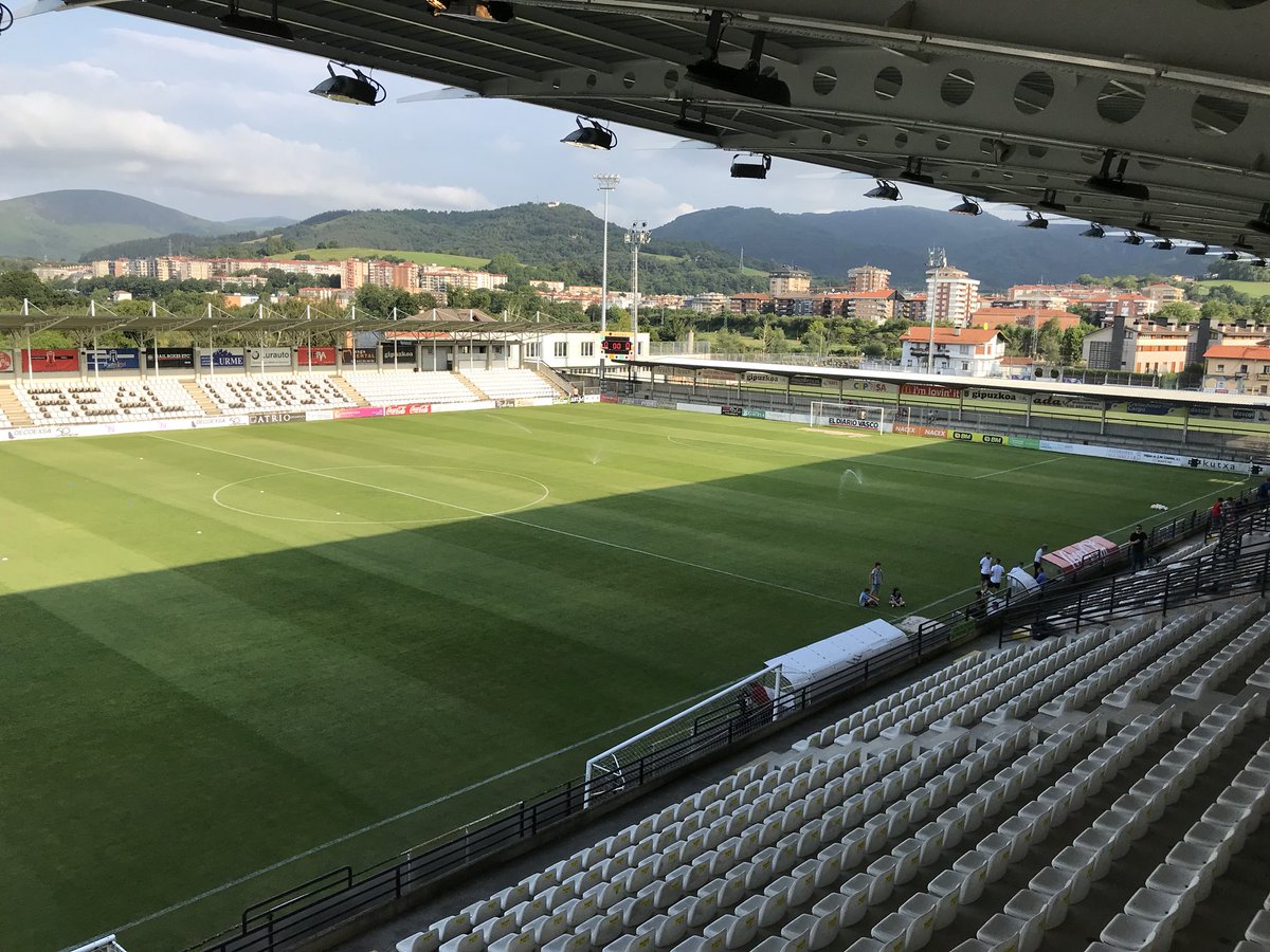 Osasuna's tweet photo. 🏟 ¡Ya estamos en el Stadium Gal! A las 20:00 horas, nos estrenamos en la pretemporada ante el @REALUNIONCIRUN. 😊👌

#RealUniónOsasuna #RedSummer https://t.co/Nlhz3PBoro