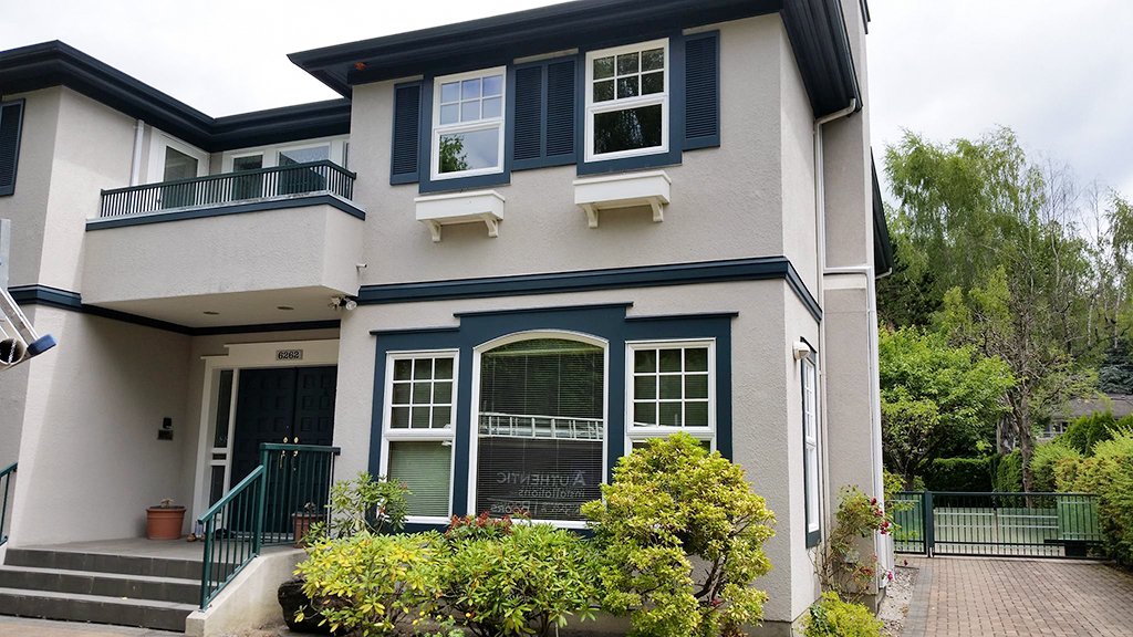 Westeck_Windows's tweet photo. Here's a couple of great shots of a recent window installation by Authentic Installations Inc. in the #FraserValley featuring Westeck wood/vinyl combo windows and new composite trim!
#customwindows #renovationspecialists #custompaint #combowindows #windowsanddoors https://t.co/NFU5iKgX1l