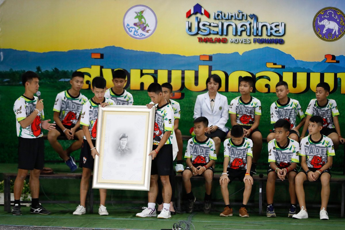 Thai youth soccer team speaks with reporters about cave rescue cp24.com/world/thai-you…