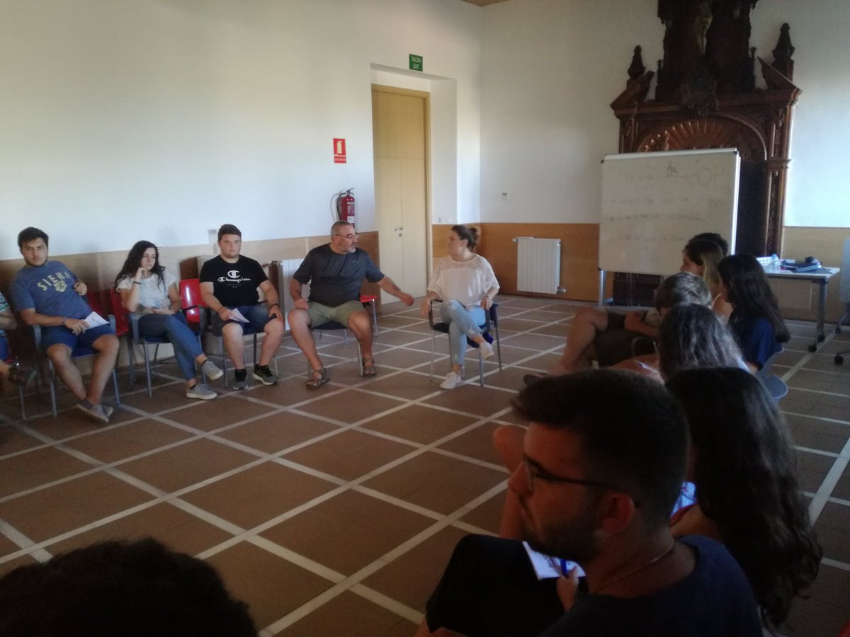 El lema de hoy es: personas que enseñan con su vida. Ana y Paco nos dan un pequeño testimonio de sus vidas #campodeservicioM4