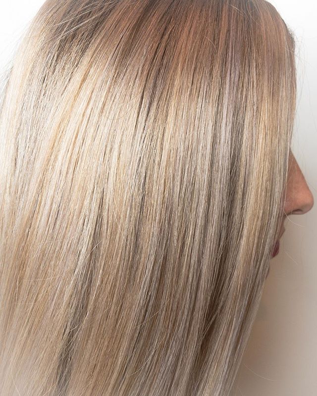 MethodHairATX's tweet image. 💁🏼‍♀️
Hair by: Ashley Tucker

#methodhair #foilayage #har #hairoftheday #blondes #blondehair