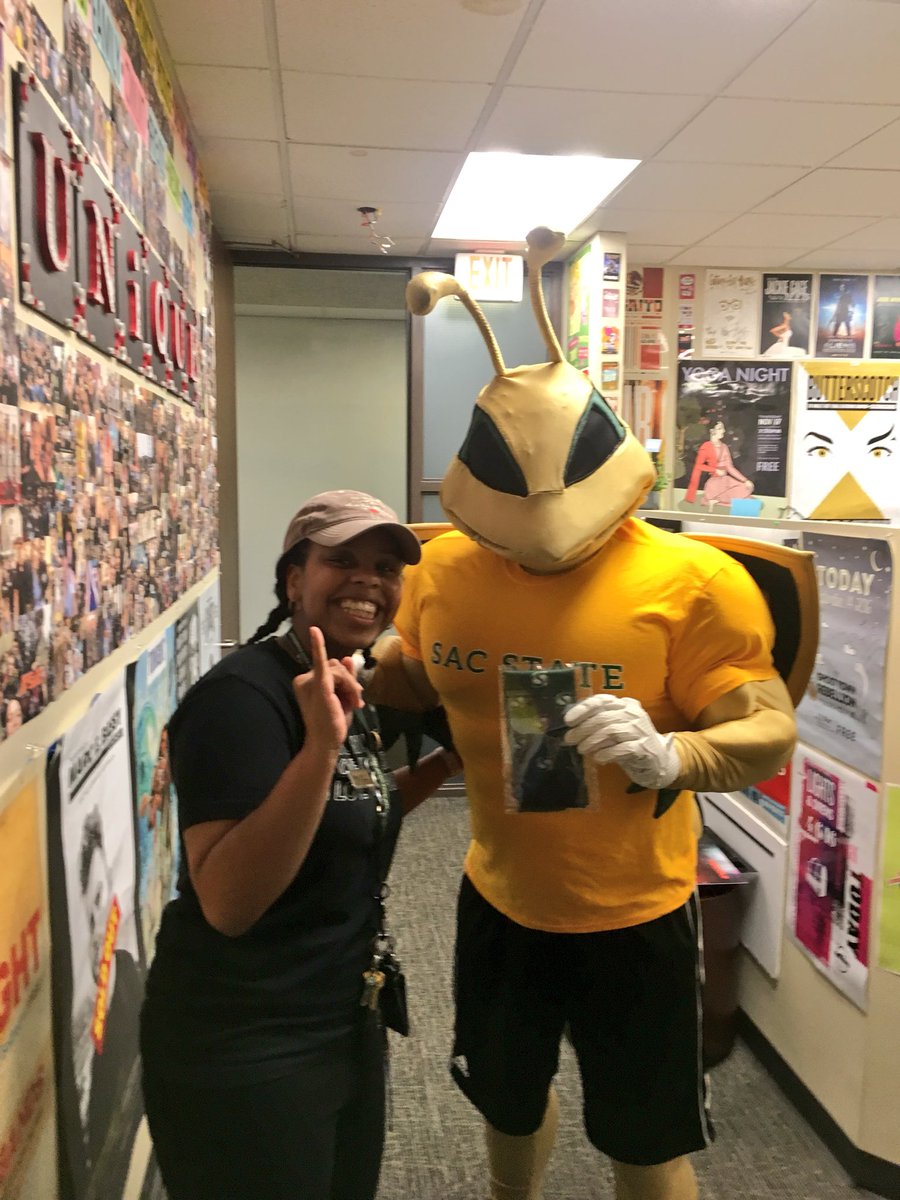 SacStateUNiQUE's tweet photo. Herky and @GrnArmy paid us a visit at the UNIQUE office today! Stinger’s Up 🐝💚 https://t.co/BkTQRQBSVW