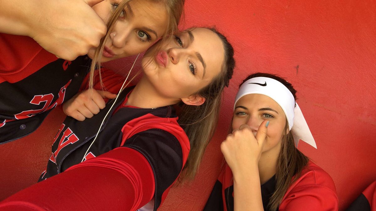 addiecasey_'s tweet photo. Happy birthday to my bestie since 8th grade, olive. I love u so much :) #softball #godick https://t.co/z5L8IIGeAN