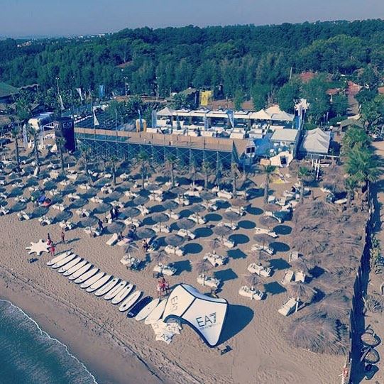 SignusOne's tweet photo. Who’s got the best beach canopy? #emporioarmani #signus #signusone #pavilion #inflatabletent #beachcanopy https://t.co/6EFI8lIVvz