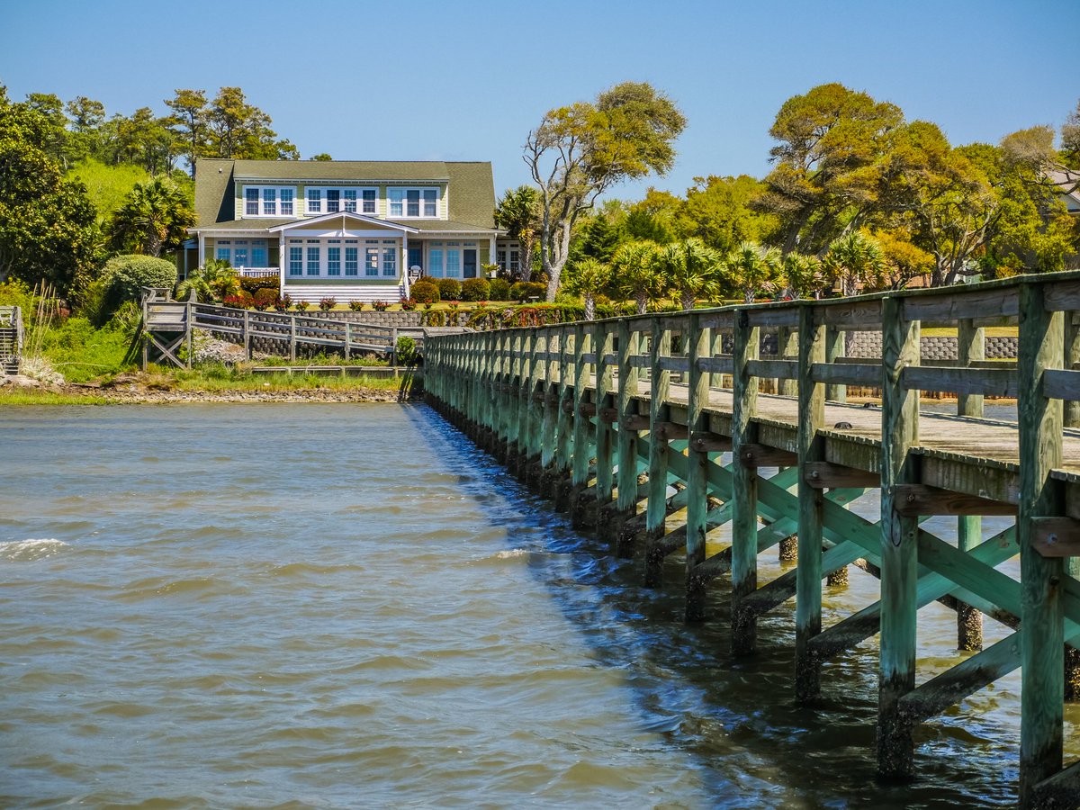 Landmark_SIR's tweet photo. #ExtraordinaryNewListing
145 Camp Morehead Drive | List Price: $1,450,000 | https://t.co/aU9IZGgbZp
Uniquely situated on the far western sound front lot in Camp Morehead gives this home privacy! Spectacular ICW and sound front views! https://t.co/avDlU9HlTQ