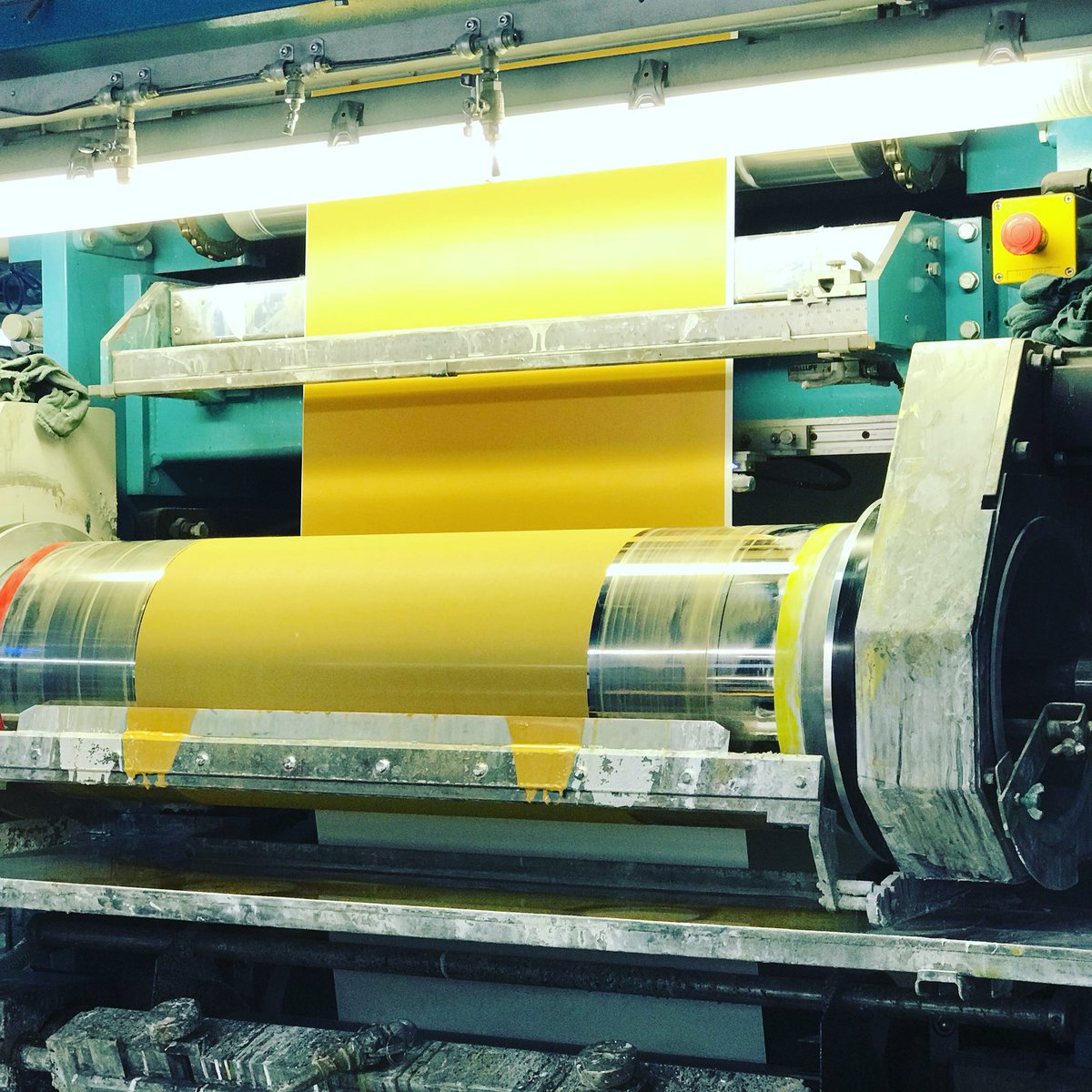 AnsteyWallpaper's tweet photo. We’ve been printing extra sunshine today using rotary screens to create very thick, matt, layers of opaque ink 💛⚙️
.
.
.
#ansteywallpapercompany #rotaryscreen #wallpaperprinting #screenprinting #beautiful #sunshine #liquidsunshine #inkmixing #colourmatch https://t.co/834LTyVeSW