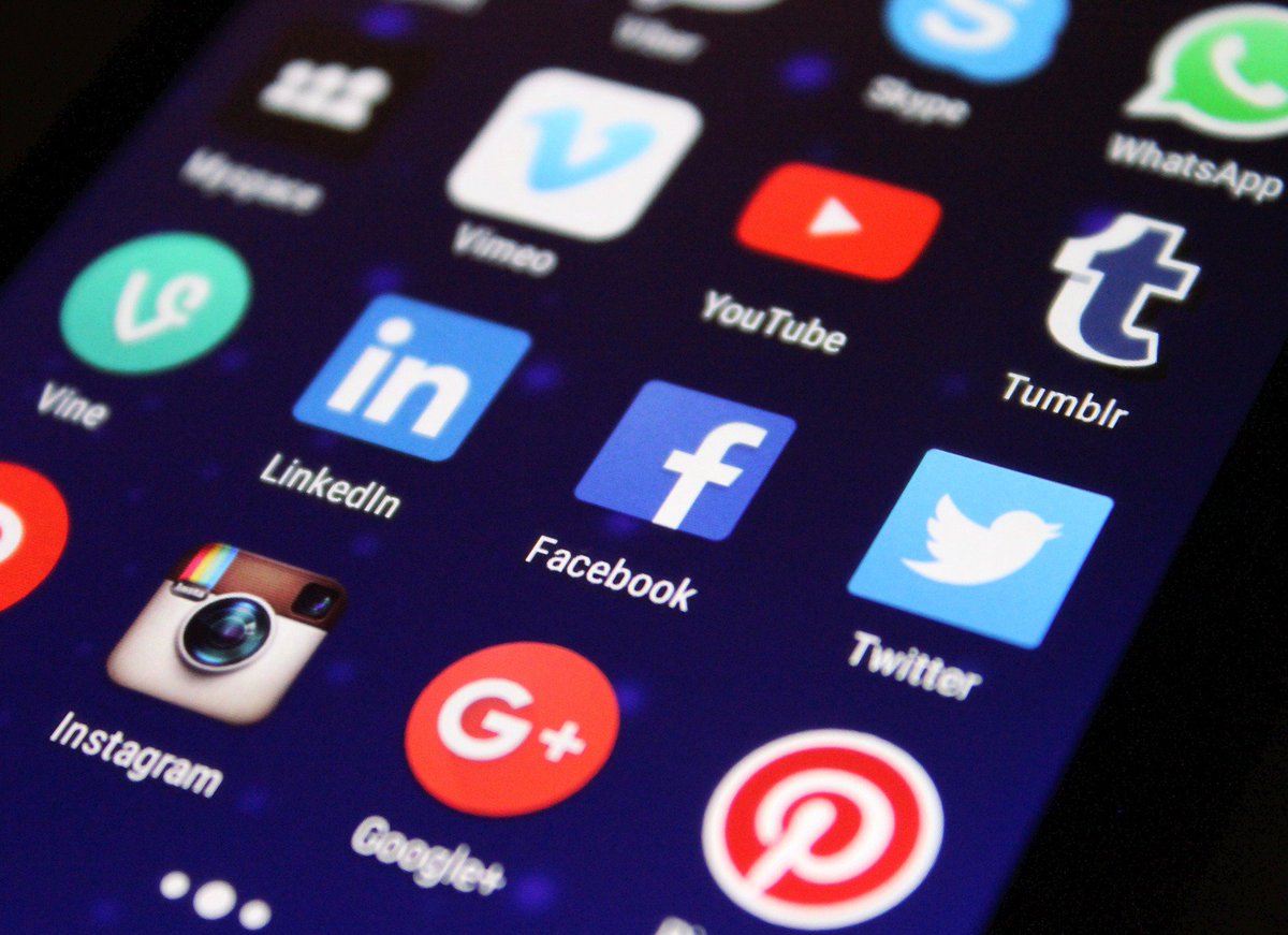 webdesign_sr's tweet photo. "Twitter und #SocialMedia ist nichts für mich!" - Diese Aussage höre ich oft von Kunden. Natürlich sind Facebook, Twitter und Co. nicht jedermanns Sache - um im Internet erfolgreich zu sein sind die sozialen Medien heutzutage jedoch unerlässlich.
▶ https://t.co/imHHUOKMaW https://t.co/8a6ku3BIbg