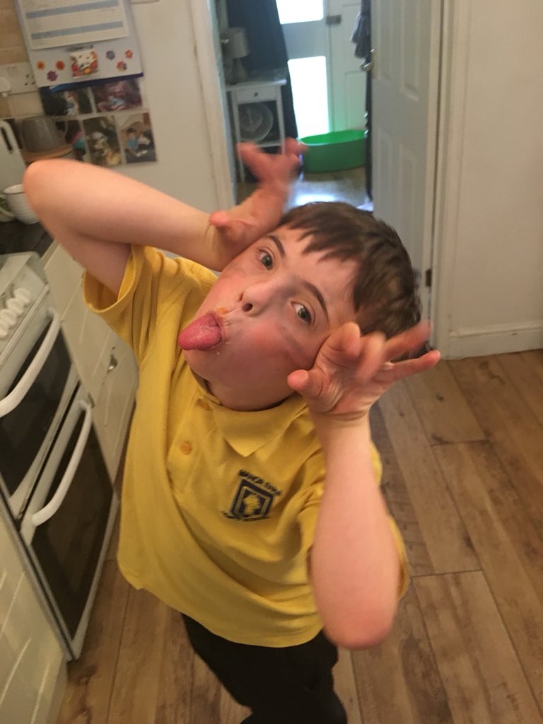 mariannesb37's tweet photo. As I limp towards the end of the school year and cut myself some slack on bath time tonight - I pick up a faded tiger from the childminders. #noslackinghere https://t.co/MfUwAk1jpV