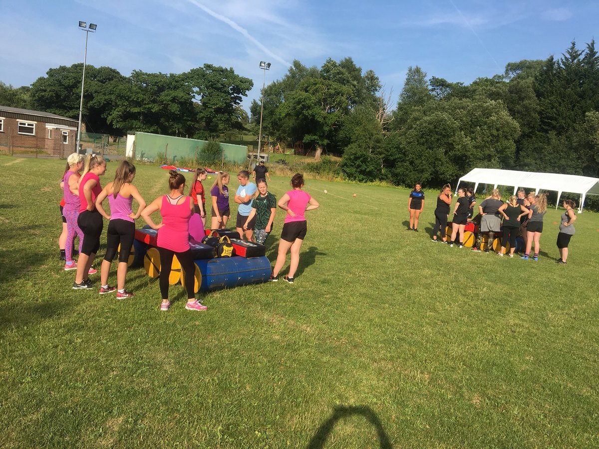 Great numbers and fun being had @ValleyHawks1  tonight #FunInTheSun ❤️☀️👭 #BringABestie <a href="/WRU_Community/">WRU Community - Wrth galon y genedl</a>