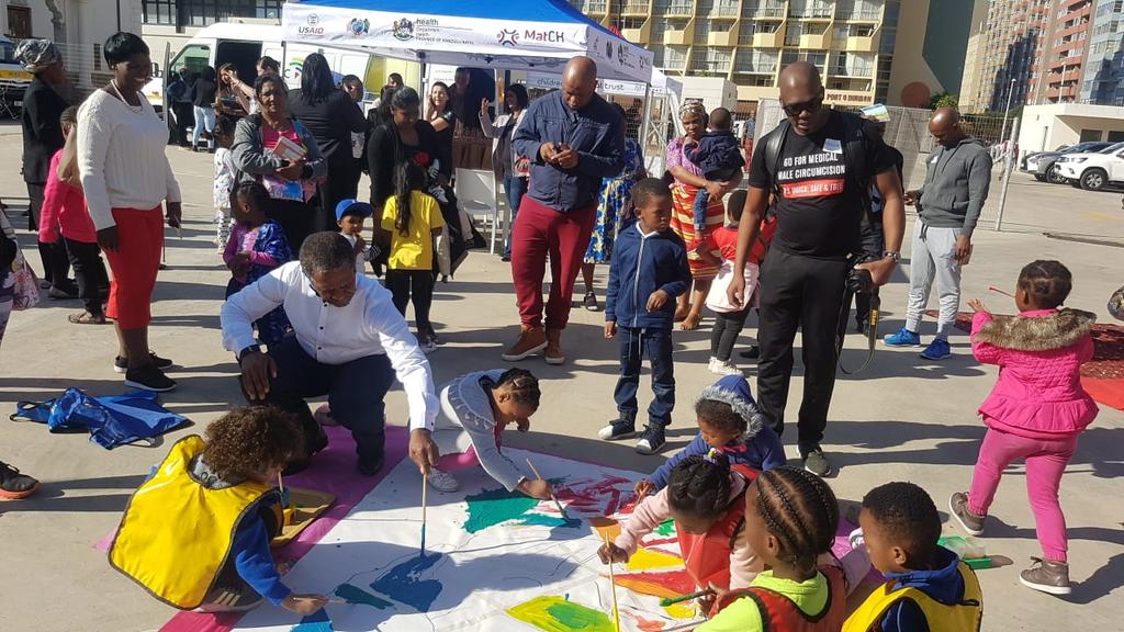 MelusiYeni's tweet photo. 67 minutes with the kids @ the Children's Hospital. Priceless moments
#MandelaDay 
#67minutesformandela https://t.co/tunuhHmgDv
