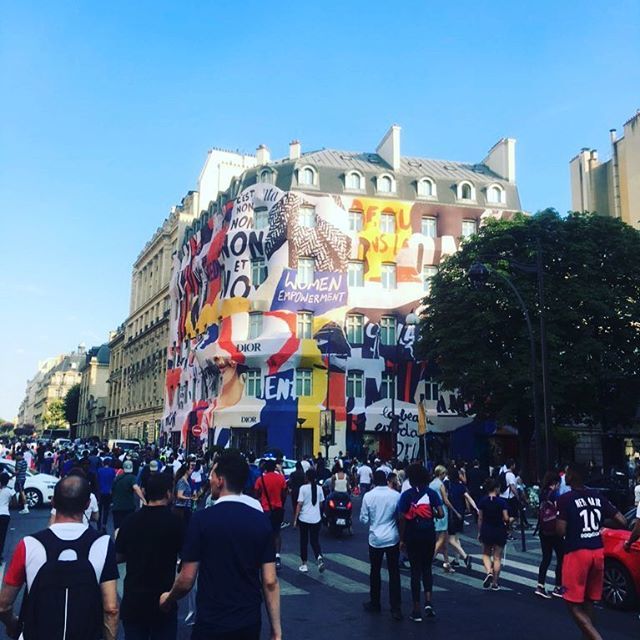 PmaOfficiel's tweet photo. 16 juillet 2018 🇫🇷
#paris #parismonamour #france #dior #16 #july #2018 #worldcup #football #avenuemontaigne #women #empowerment #art #championsdumonde #champselysees #hautecouture #bleublancrouge #parisestunefête #street #colorful https://t.co/ZDRlAYTUEp https://t.co/pN1kye0hxf