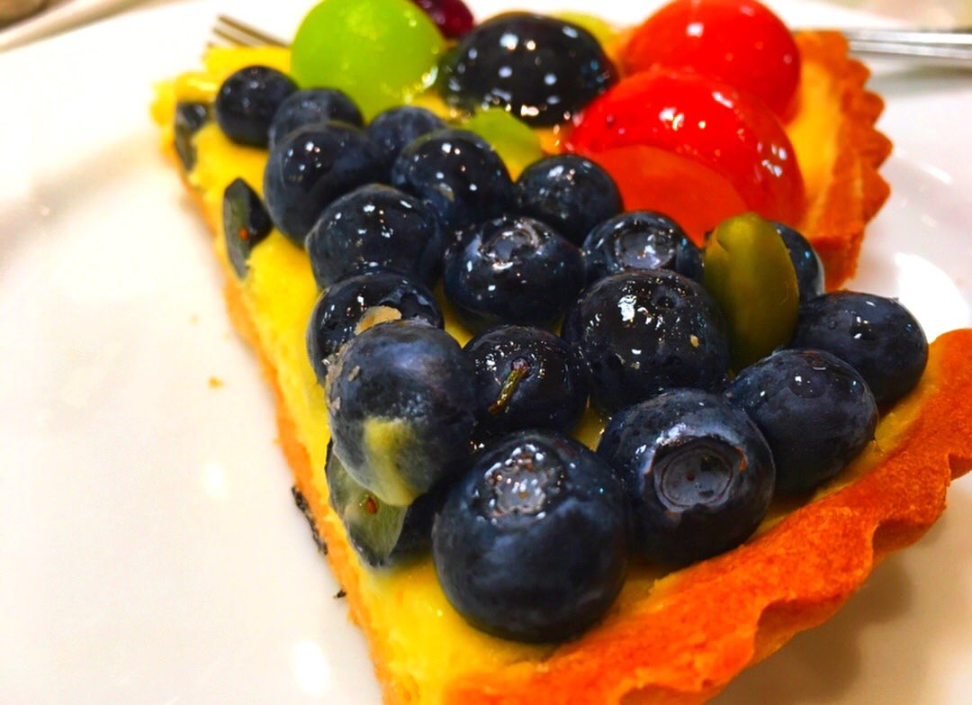 _4_Wi's tweet image. タルト大好きなのでバイナリートレーダーと食べに来た😘