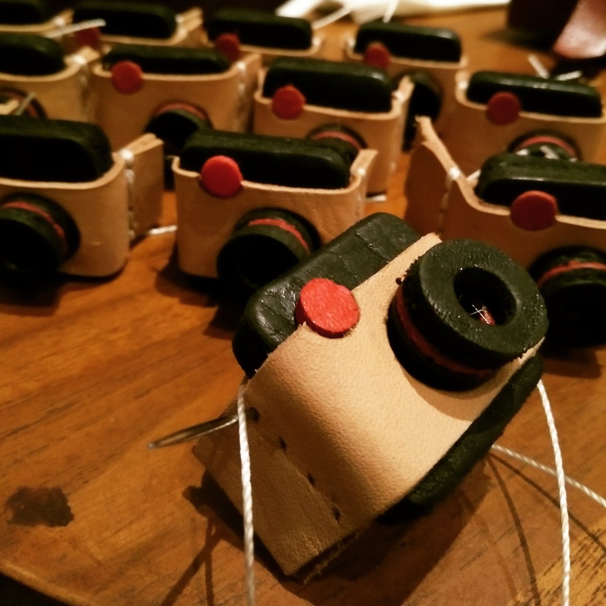 WreksoLeather's tweet photo. #camera #keychain #handsewn #handcrafted https://t.co/QPZroThqoQ