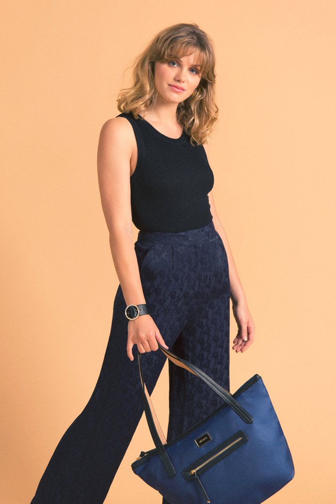 misakoblog's tweet photo. ¿Con ganas de saber qué se va a llevar la próxima temporada? Presentamos un nuevo lookbook con los complementos imprescindibles para este próximo Otoño/Invierno 2018-2019: https://t.co/IT307OC3Vc https://t.co/F50F8mVuNu