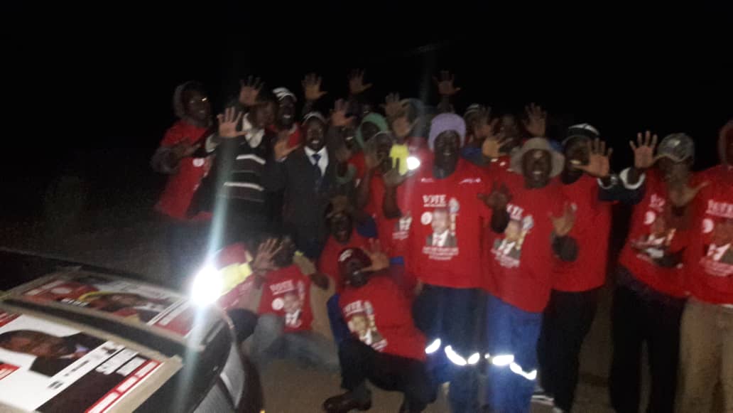 povonewstv's tweet photo. MDC Alliance Councillor candidate for Harare Ward 17, Jacob Mafume donates football kit - 17 July 2018
#HarareWard17 #MDCAlliance #ZimElections2018 #ZimDecides2018 #JacobMafume #Harare #Mafume https://t.co/XtSZluzvlK