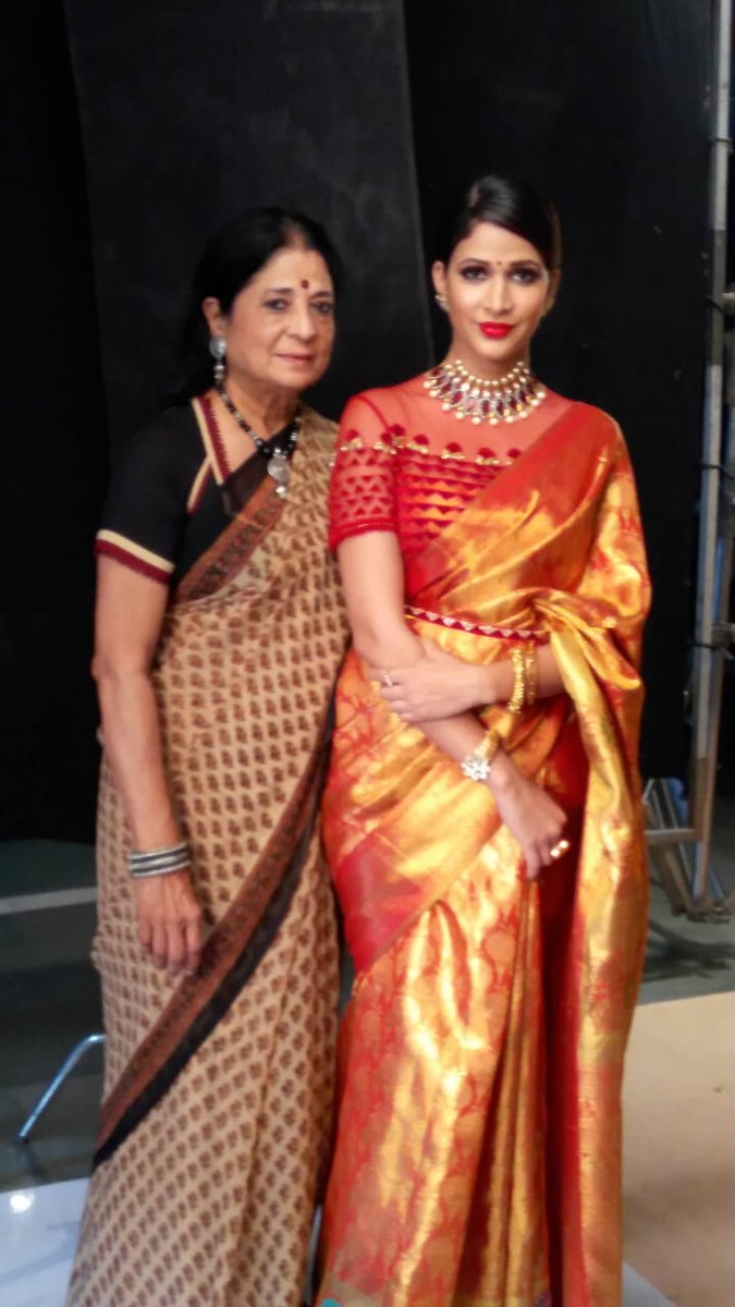 Kalpana__Shah's tweet photo. Angelic @Itslavanya neatly tucked in Silk Saris for #SriKamakshiSilks
#KalpanaShah #saree #sareeswag #lovesari #Sareelove #thewhole9yards #lavanyatripathi #beautyinasari https://t.co/Uj98Wc5Wm0