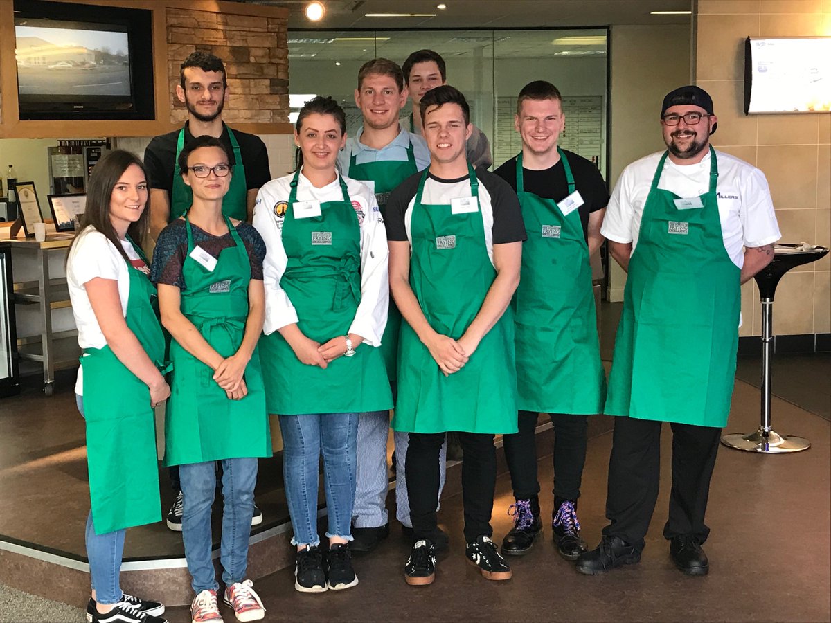 KFELtd's tweet image. The 2019 @DrywiteLtd @FishNChipAwards @youngfriers are just having their final demonstration ahead of their cook off. 
Which team will win, Green or Blue?!
#readysteadycook