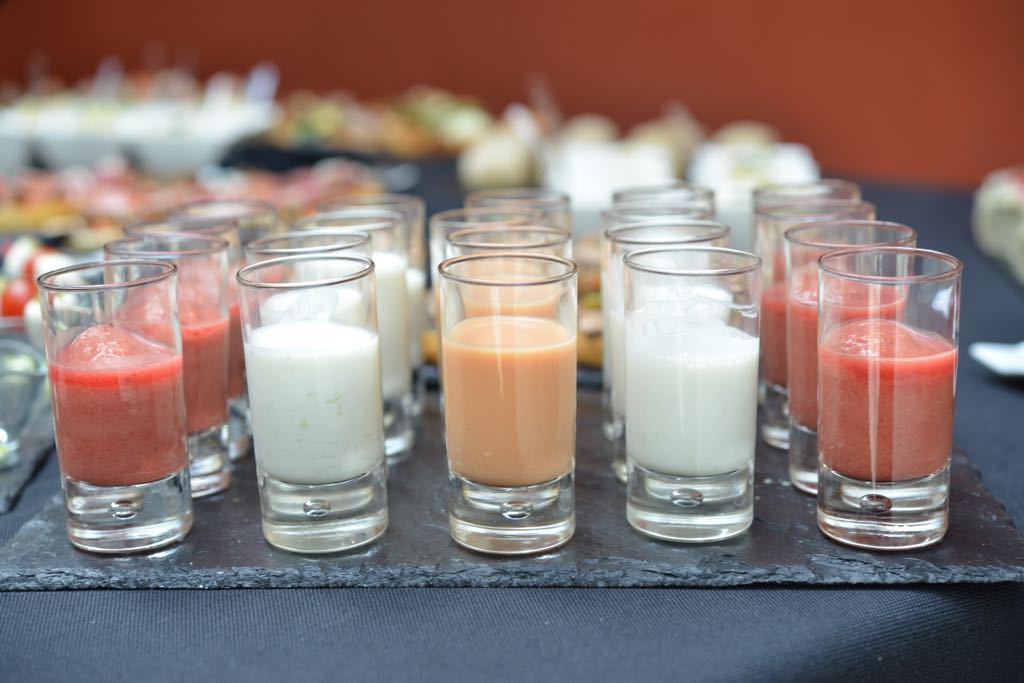 FFGCatering's tweet image. En esta época apetecen las cremas frías en todas sus vertientes: Salmorejo de Naranja, Crema de Melón o Gazpacho de Sandía. Sin olvidar las más tradicionales: el Salmorejo Cordobés y el Gazpacho Andaluz
#cateringmadrid #cateringservice #catering2018 #FelizMiercoles #ffgcatering