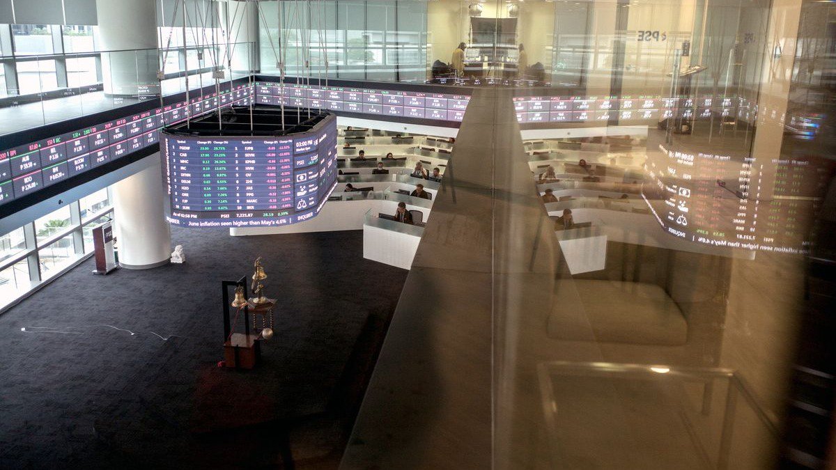 ElFinanciero_Mx's tweet photo. Bolsas europeas suben a máximo de un mes; euro cae por segundo día. https://t.co/c6gb82WUaU https://t.co/vE3yYozeve