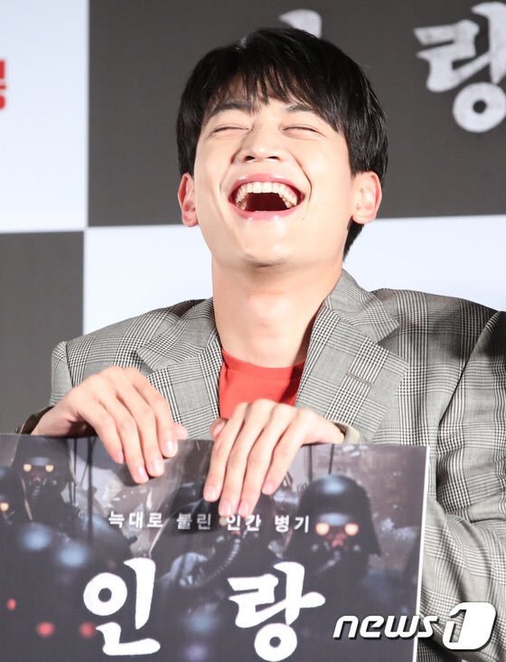 minhopictures's tweet photo. HIS SMILE IM SOFT https://t.co/uwEy2tEvGr