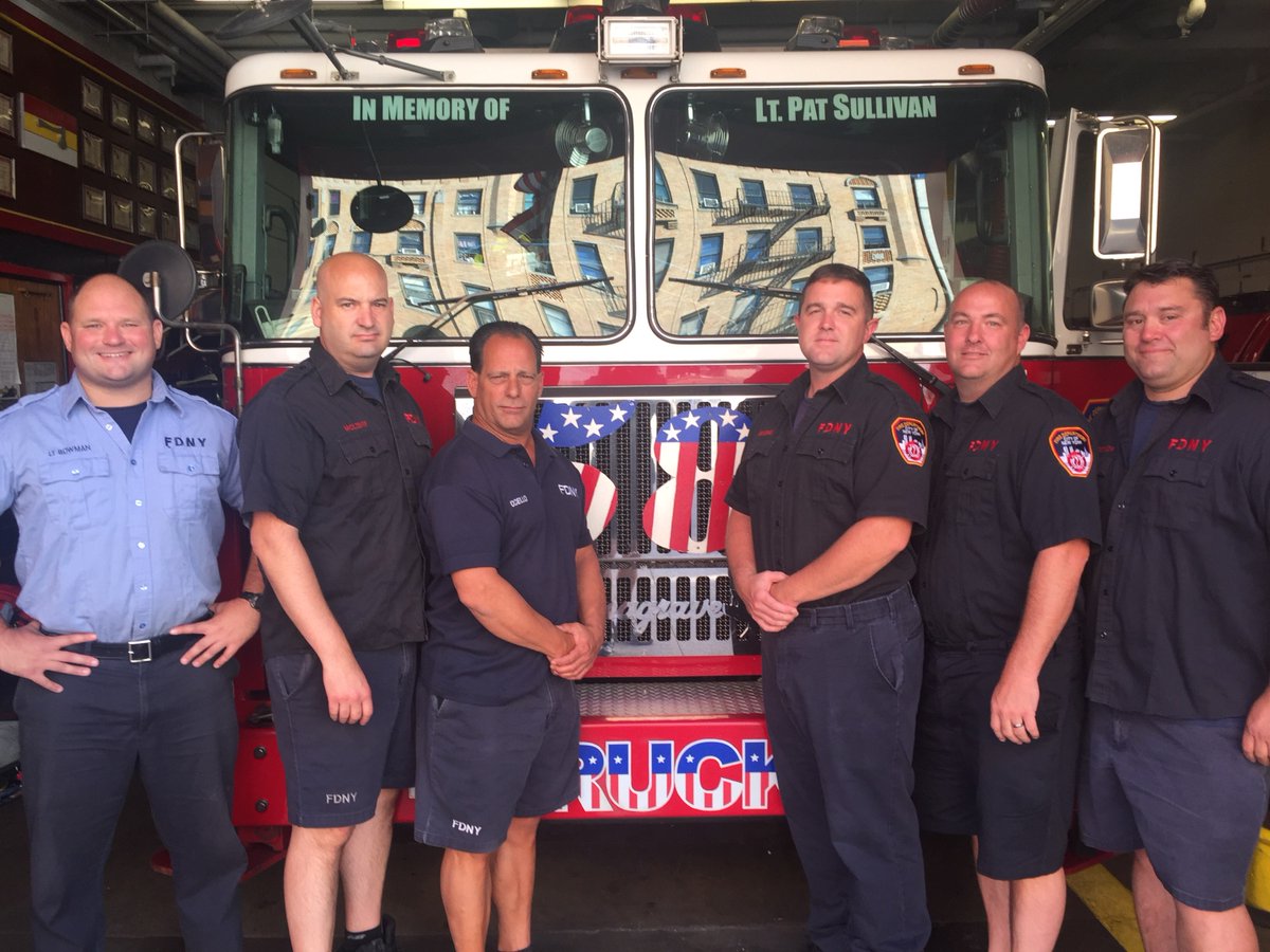 FDNY's tweet photo. #FDNY #Battalion18, #Rescue3, #Engine45, #Ladder58, responded to a report of a car accident in the #Bronx. Upon arrival, the units encountered a car that careened off the road and landed in the Bronx River. Read more: https://t.co/ItCngXUt9c https://t.co/iMimJDdQyf