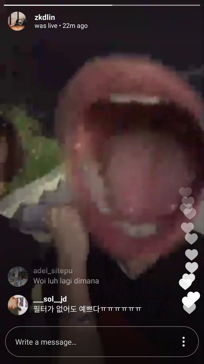 exofandotcom's tweet photo. jongin said "is there no filter for live insta" then timoteo said they should add filter since his(?) skin is quite bad, and he picked this filter lol. jongin said it is quite disturbing, then timoteo searched another filter. he wanted to search (ddeok) filter but gave up https://t.co/4cKj6fYNQQ