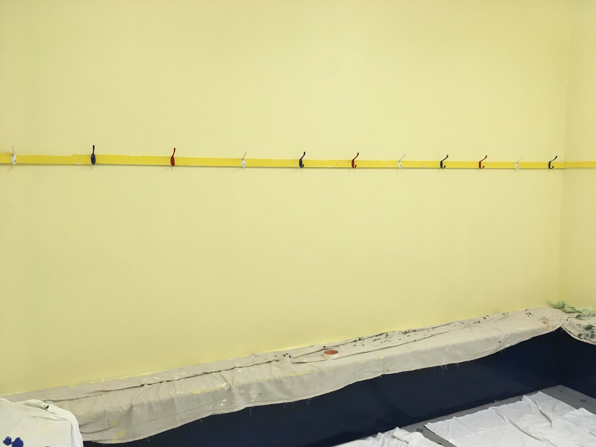 airproductsuki's tweet photo. The transformation is taking place as the blue/yellow becomes a lovely cream shade @WingateCentre. Weโre so proud to be #helpingourlocalcommunity as part of our #60for60 campaign. #60thAnniversary #painting https://t.co/EEBMsCV8cc