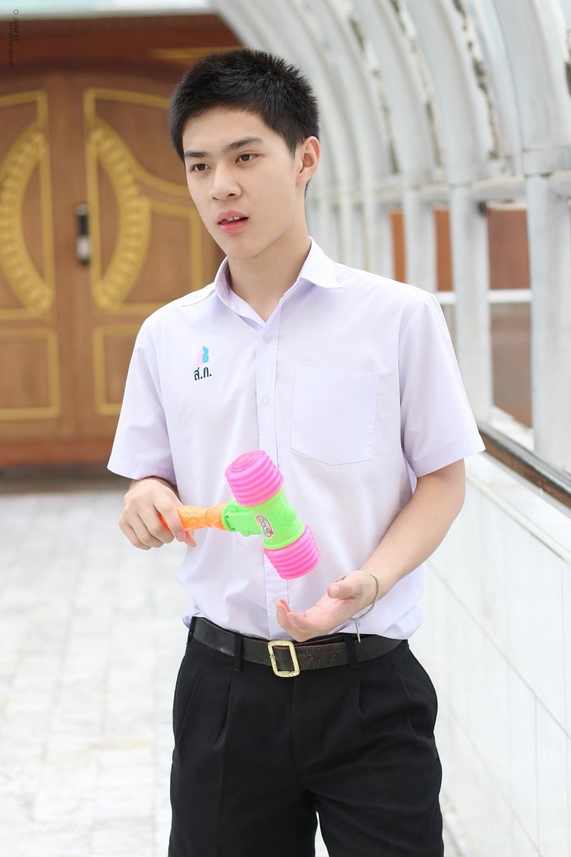 kusexyboy's tweet photo. “น้องใหม่ มันดีต่อใจจริงๆ นะจ๊ะ” 💚
-เล่อฉุน 
IG : 1echun
#มนุษยศาสตร์ #ขึ้นปี1 #KU78
#KUSEXYBOY #หลานป้ามาล้าว 
#FreshyKU #dek61 #ทีมเกษตร
Cr. Pic : @oonele_ https://t.co/n5J9M2Am0m