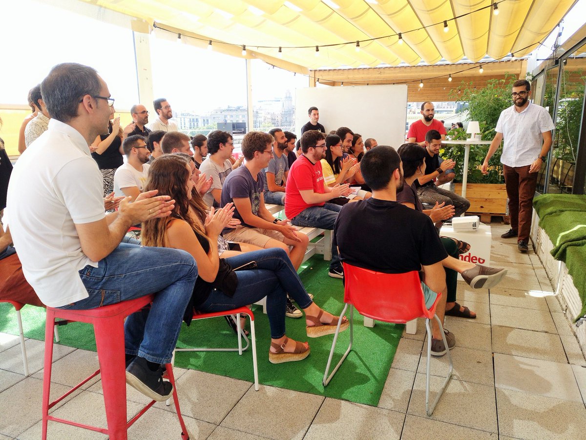 Tiendeo's tweet photo. Finaliza una nueva jornada de I+D Day en la terraza de #Tiendeo: nuestros equipos de IT comparten sus #ideas💡 y propuestas💬 más innovadoras. ¡Un buen ejercicio! ¡Un gran aplauso para tod@s 👏! | #JoinTiendeo #innovación https://t.co/WtXqG8AFmU
