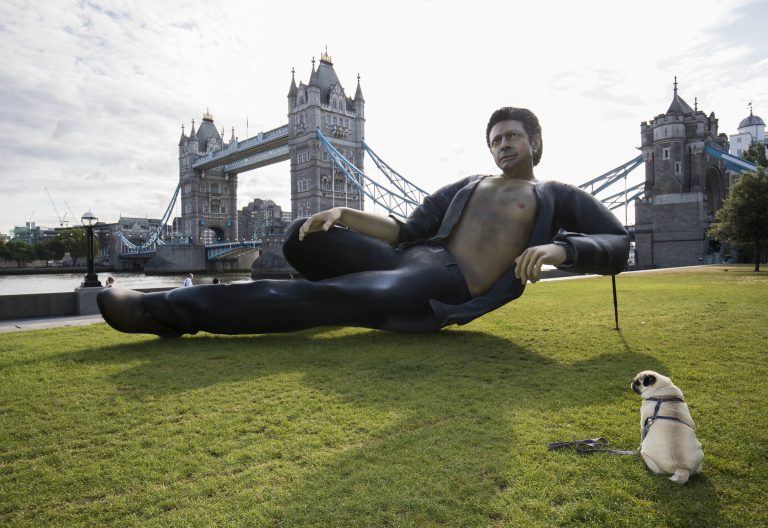 thinkitmakeit's tweet image. Jurassic Jeff's head in our workshop and then.... in Potters Fields Park! #jurassicjeff #JeffGoldblum #giantJeff #nicholasalexander #thinkitmakeit