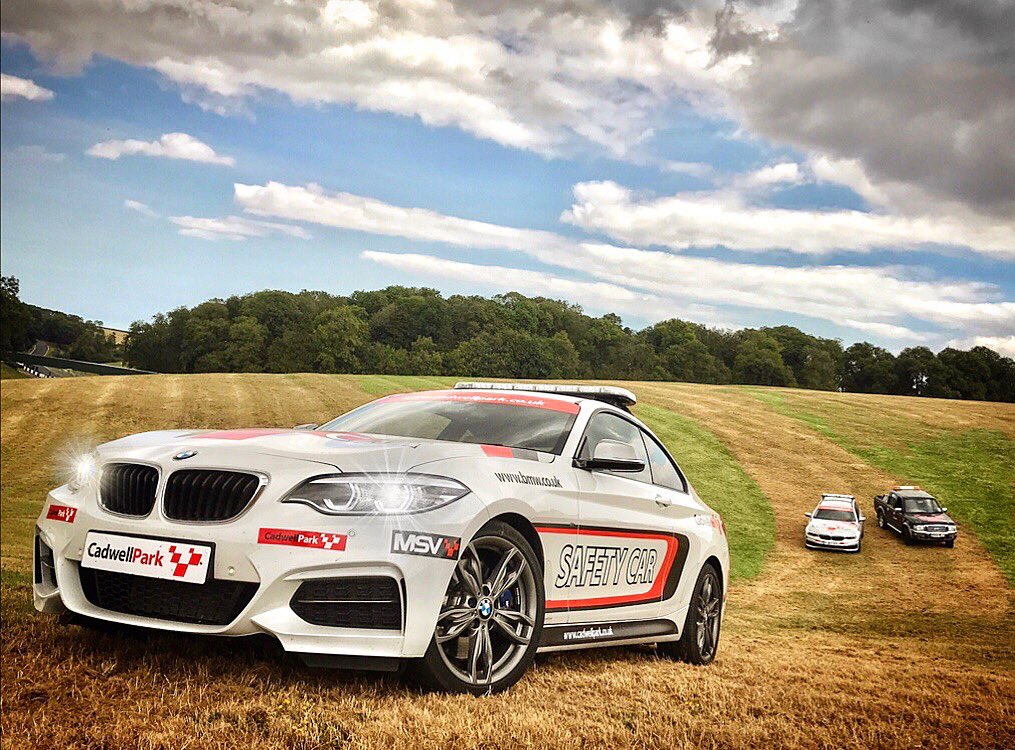 CadwellPark's tweet image. The @BBCNews report on hidden structures uncovered by the hot weather gave us an idea.💡

For all those fans who lined the fence decades ago to watch F1 stock cars and Rallycross.

On a beautiful hazy, summer’s afternoon you can still make out the original track in the dry grass.