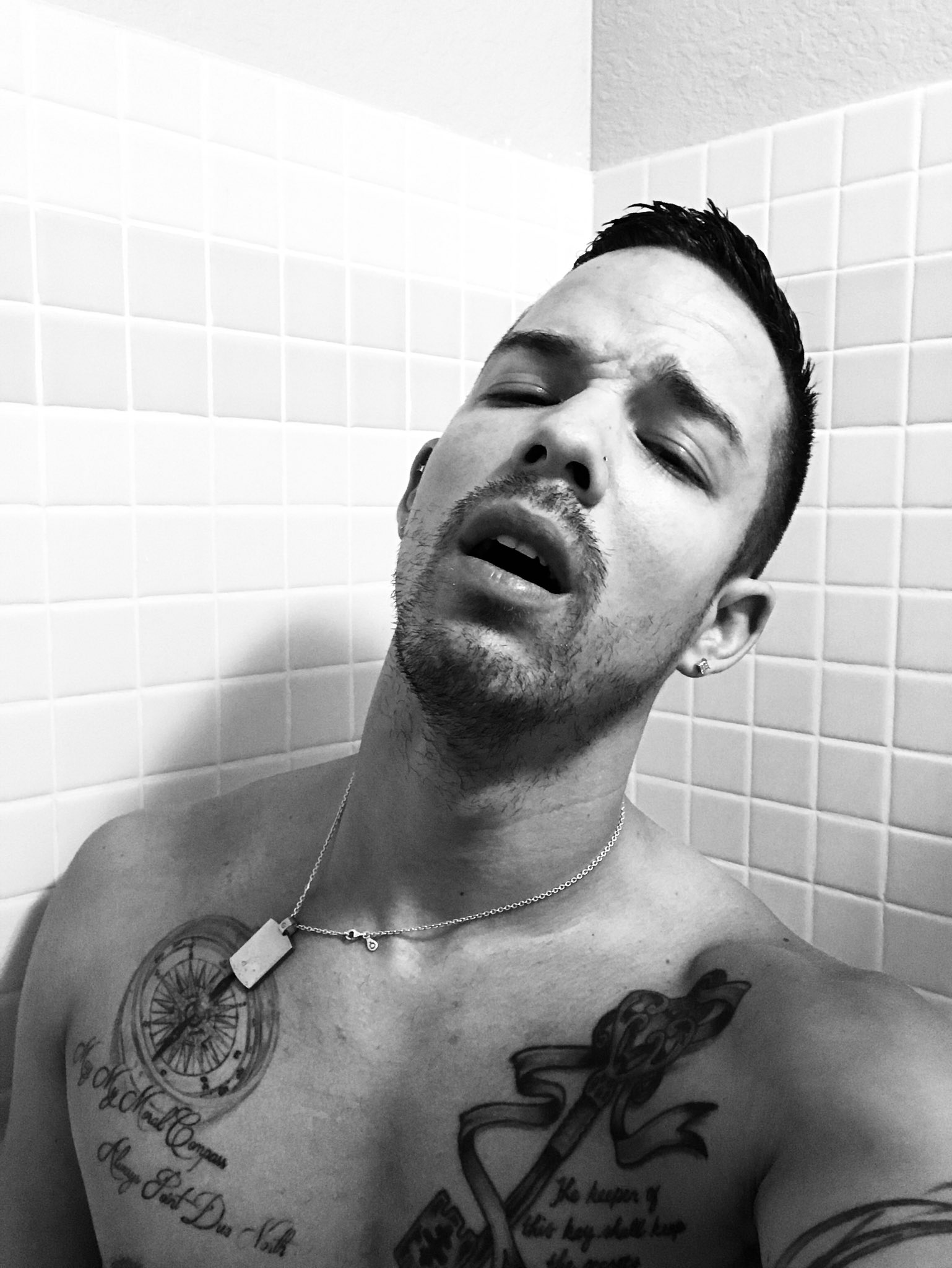 DiZZUfgVMAEhgLR.jpg:large