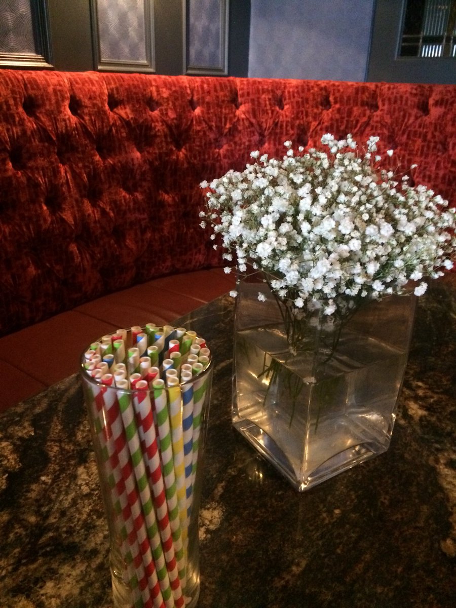 Fallshotel's tweet photo. One small step - bye, bye ๐ plastic straws, hello lovely colorful paper straws, welcome to our Dylan Thomas Bar! #plasticfree #straws #astepintherightdirection ๐ https://t.co/eynCOIrVpn