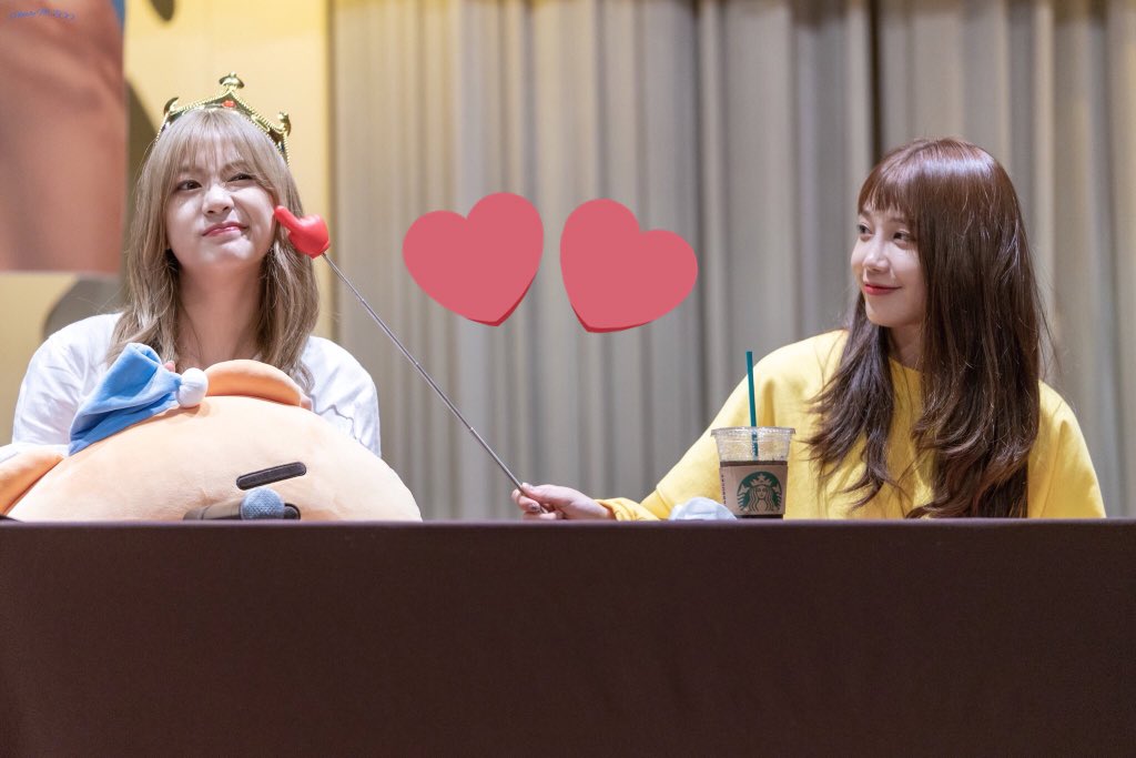 EJ : Look how fast time passing by! Our giant baby is 23yo now! *mothersmile*

#막내_하영이의_빛나는_스물셋 
#HappyHayoungDay