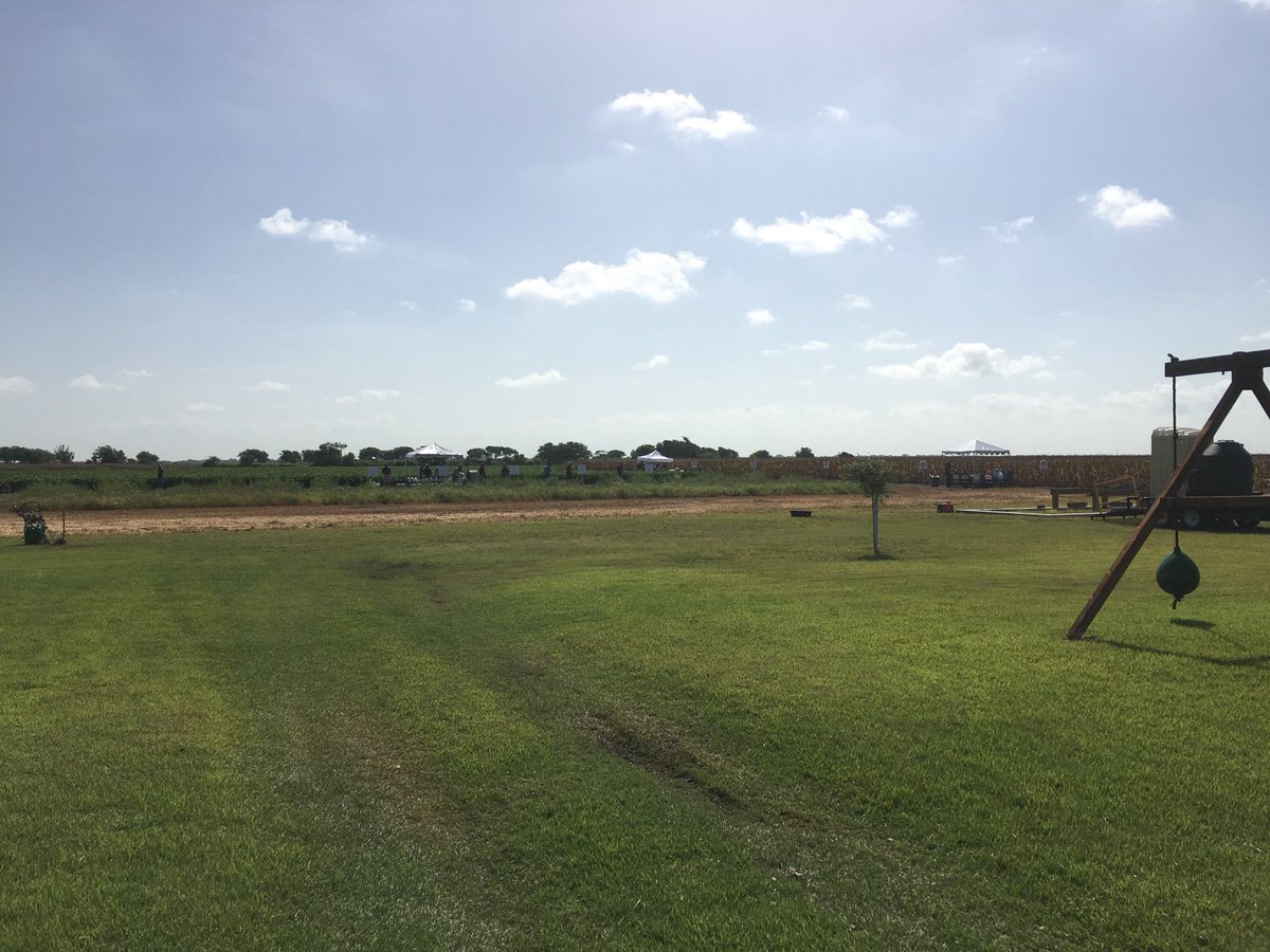 Innvictis's tweet photo. Port Lavaca field day is well under way! Nice job @Bcornett51 , @AgDweeb , @Mize1Mize , @macdaddy80550 , @OliviBryan, @jasonsve!!! @Innvictis @SeedMission #growtoyield https://t.co/TxnAYZTLbk