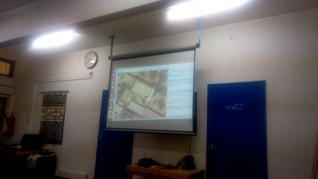 Honorable_Nath's tweet photo. |Day3 of #OSM and #GIS training sessions at the Faculty of Sciences&amp; Technics|
Happy to see trainees determined to entirely map their own villages first and then contribute to put other villages and hamlets on the map in #Mali
@osmafrica 
@hotosm 
@ProjetEOF 
#ActionOSM_FST2018 https://t.co/ysTJUFq4bg