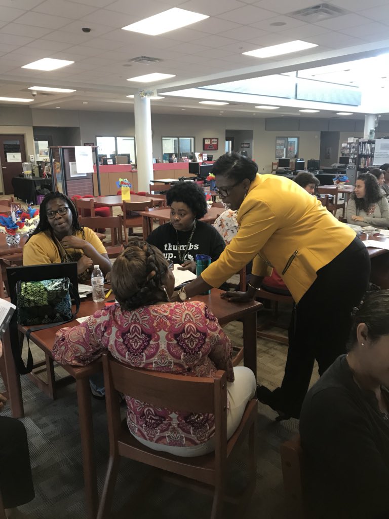 JanineOCPS's tweet photo. Parent Engagement Liaisons (PELs) learning Close Reading techniques to share with parents of ELLs, during the Parent and Family Engagement Summit 2018 @OCPS_MSES https://t.co/yMCud0vKi4