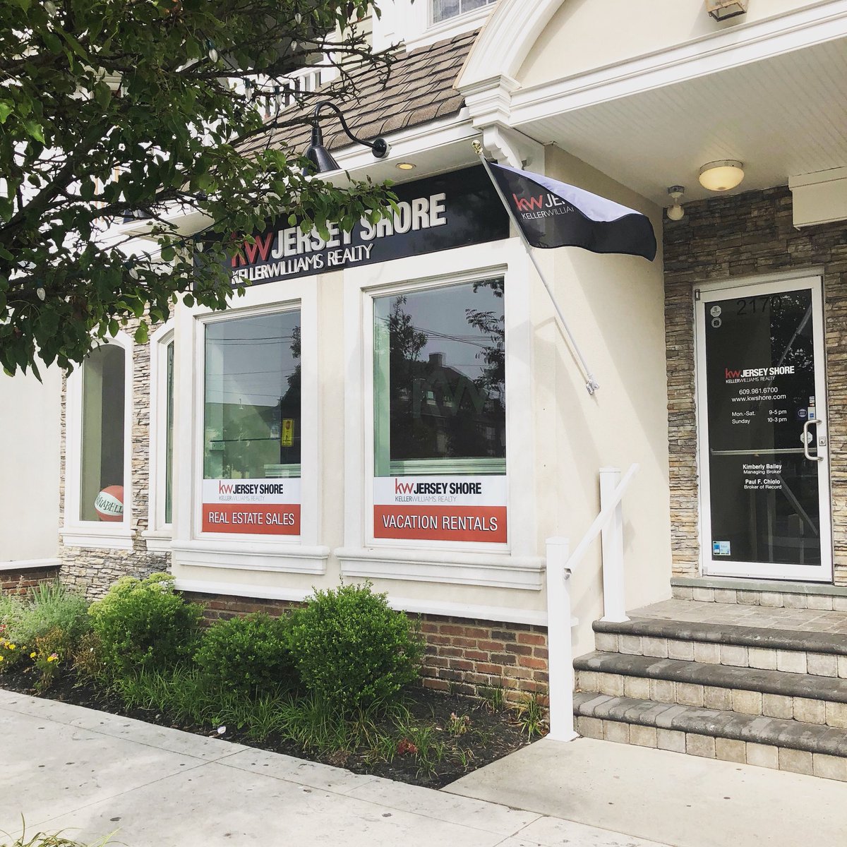 KWJerseyShore1's tweet image. Ribbon Cutting Ceremony with Mayor Martin Pagliughi July 19th at 3pm. Avalon Mayor Martin Pagliughi will cut the ceremonial ribbon to officially announce and celebrate the grand opening of Keller Williams Jersey Shore's newest location at 2170 Dune Drive, Avalon. #KWJS #AvalonNJ