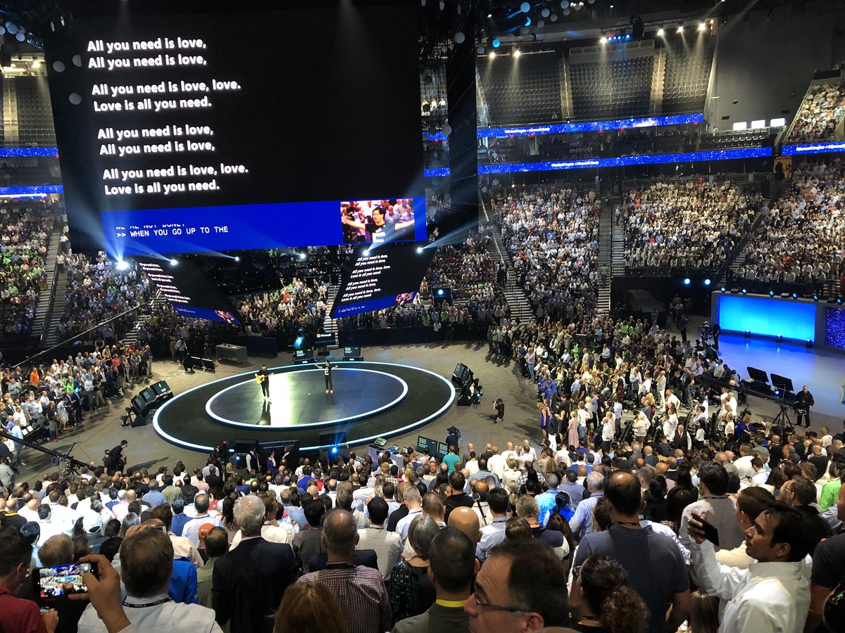 Never thought we’d be kicking off the day with a collective sing along to a Beatles number #MicrosoftInspire <a href="/KainosSoftware/">Kainos</a>