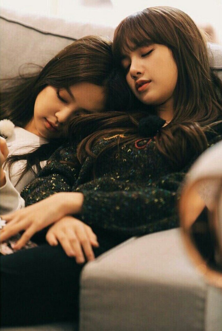 pakchaeyang's tweet photo. I'll just leave this here ��� GOODNIGHT BLINKS!
#jenlisa #chaelisa #blackpink #topship https://t.co/E8zhqUeb15