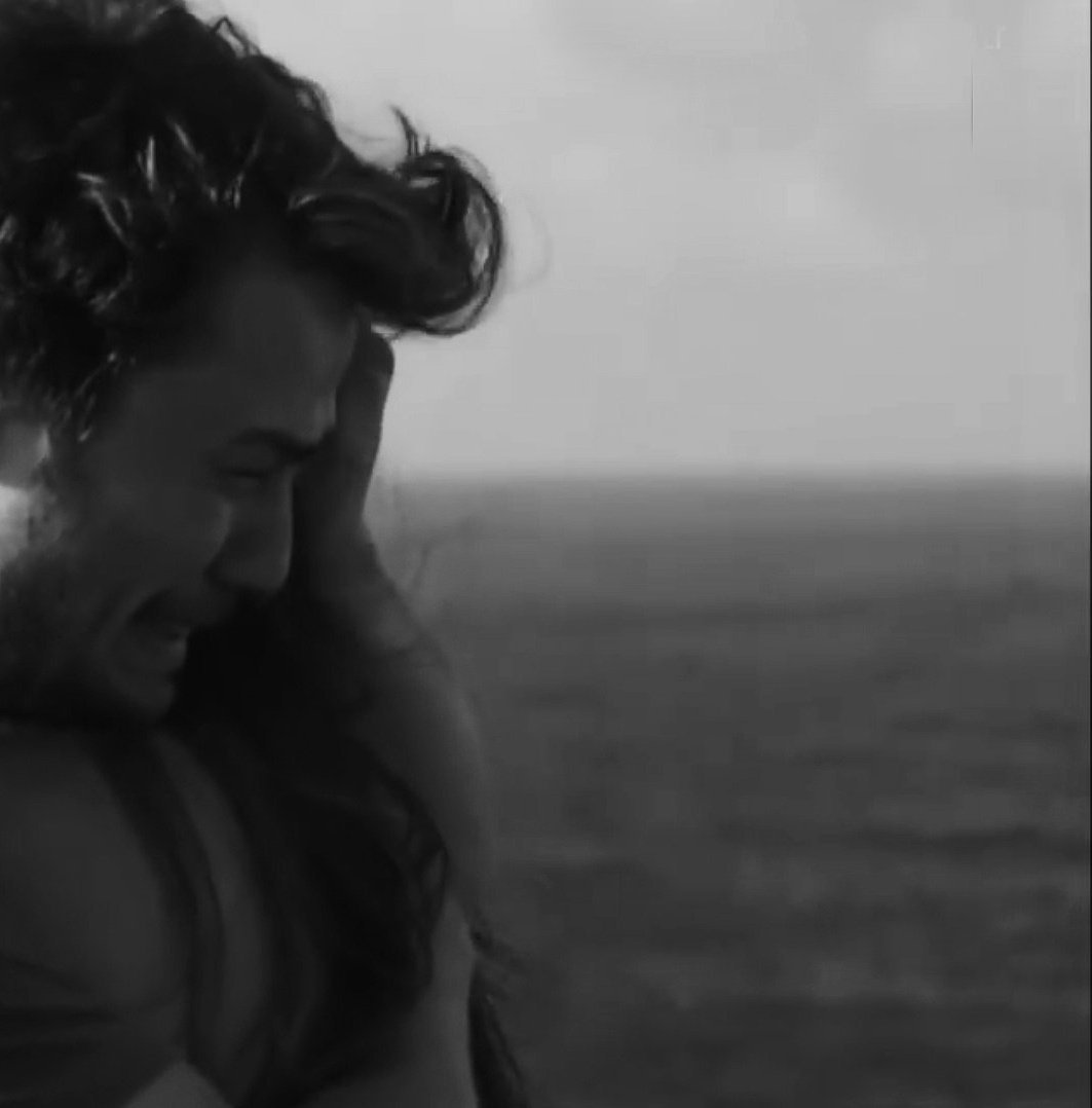 "gökyüzü de sensin ötesi de "
#Alsel •