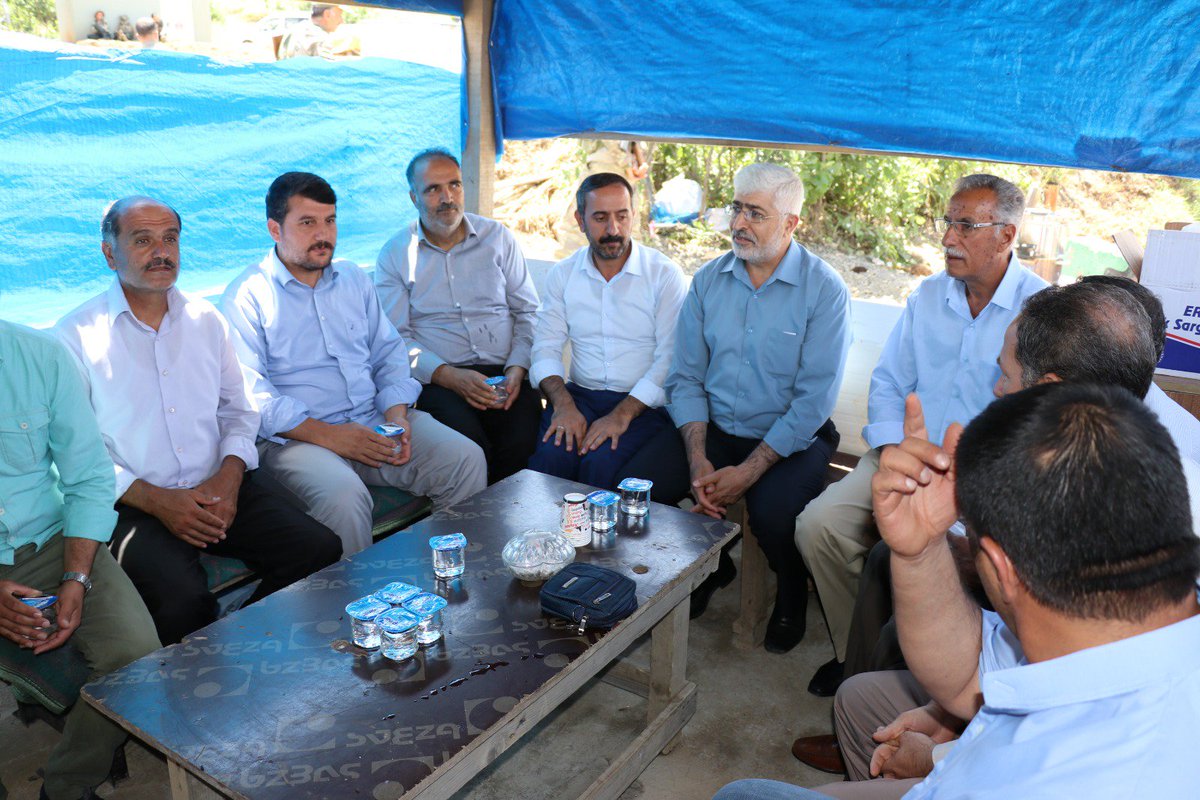 HudaParBingol's tweet photo. M. Vekili adayımız Sn. @HamdullahTasali ve Solhan İlçe teşkilatımız ile birlikte Solhan ilçesinde yapılan Yukarı Kaleköy HES barajında çalışan ve önceki gün hiçbir gerekçe gösterilmeden işten çıkarılan 35 güvenlik görevlisini ziyaret ederek, konu hakkında bilgi aldı. https://t.co/WjWQ2CbVh8