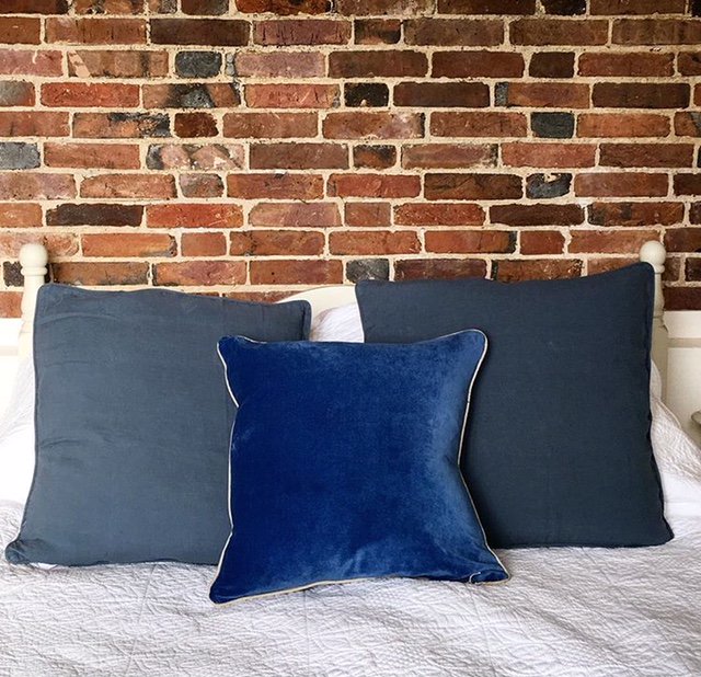 HartInteriorsuk's tweet photo. We love these Velvet Cushions, they go so well with our other Linen Cushions. A perfect feature for a sofa or bed! Check them out - Link in Bio!!

#velvet #linen #cushions #bedroom #soafideas #sofa #feature #interiors #interiordesign #home #lifestyle https://t.co/wv4w5f67xH